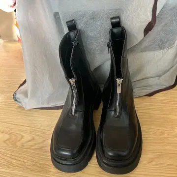 그레일 지퍼 달린 블랙 통굽 부츠