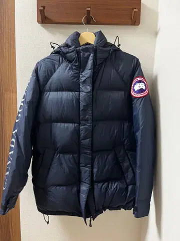 Canada Goose 네이비 다운 자켓