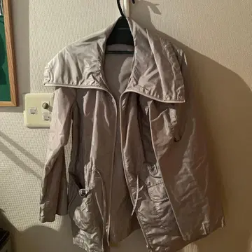 베이지 롱 코트 큰 옷깃