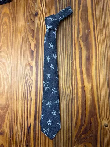 지라프 넥타이 별 패턴 그레이