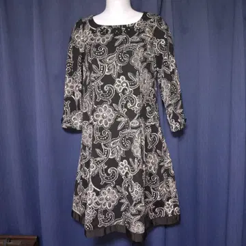 Super Beauty 꽃무늬 긴팔 원피스 사이즈 40