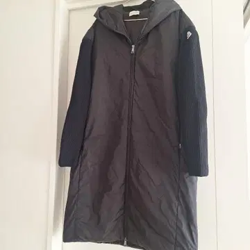 MONCLER 후드 부착 롱 코트 블랙