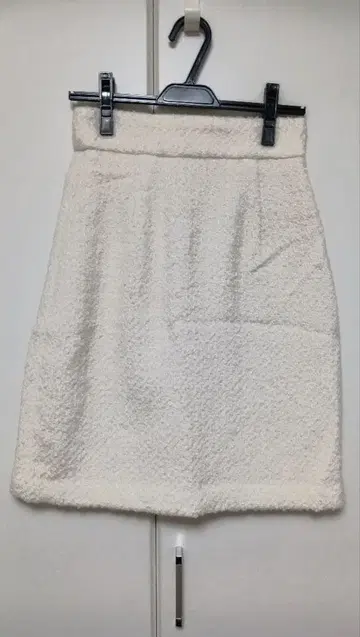 화이트 타이트 스커트