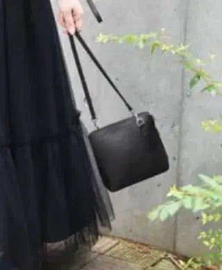 말론 스퀘어 숄더백 블랙