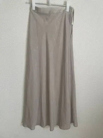 주름 새틴 머메이드 스커트