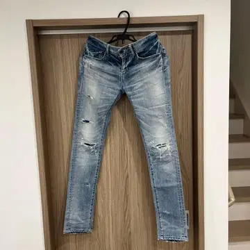 데미지 가공 라이트 블루 스키니 청바지