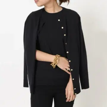 새상품급 뮤즈 두지엠 클라세 가디건 골드 버튼 울 100%