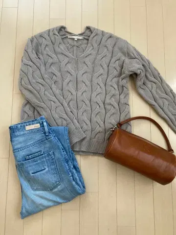 자유구 그레이지 케이블 짜임 V넥 니트 38