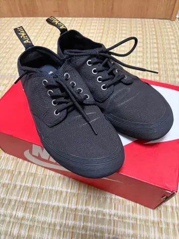 닥터마틴 프레스러 캔버스 스니커즈 블랙 UK7