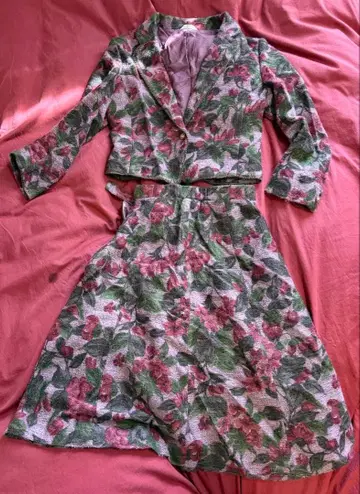 꽃무늬 자켓 & 플레어 스커트 셋업