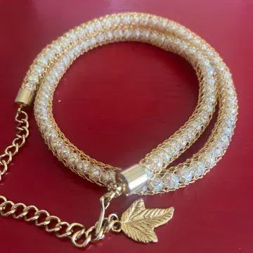 골드 컬러 목걸이