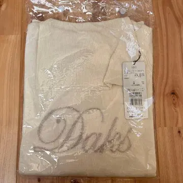 미사용 새상품 택 포함 Daks 하이넥 니트 스웨터 화이트 사이즈 44