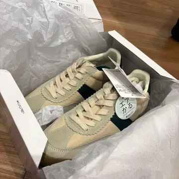 새상품 글로벌 워크 에어카루 클래식 스니커즈 135751 S 사이즈