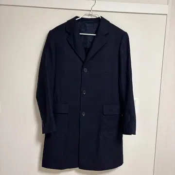 네이비 색상의 체스터 코트 제조사 가마쿠라 셔츠