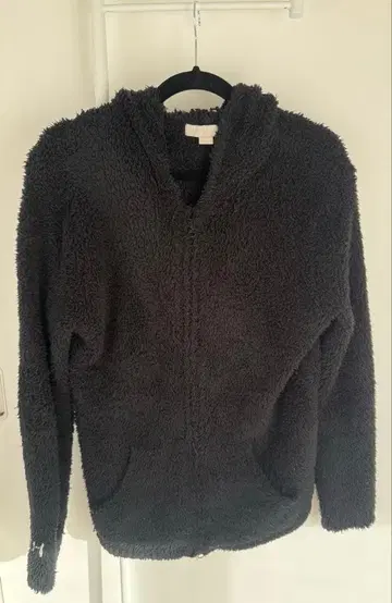 BAREFOOT 블랙 후드 부착 후드티