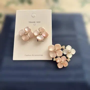 꽃 모티브 귀찌와 브로치 세트