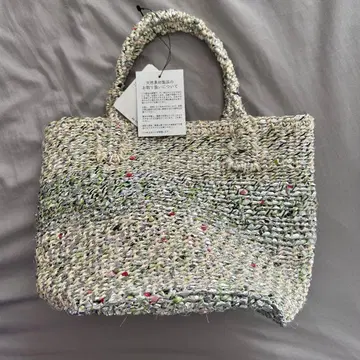 스트로우 소재 중형 바스켓백 화이트 계열