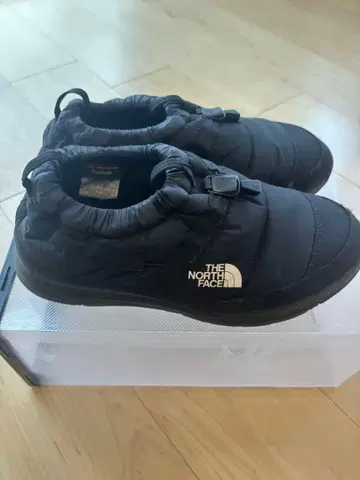 THE NORTH FACE 다운 소재 신발 블랙