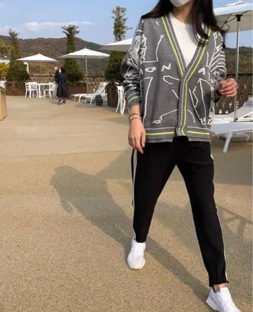 ELF SACK V넥 그레이 스케치 프린트 가디건 M