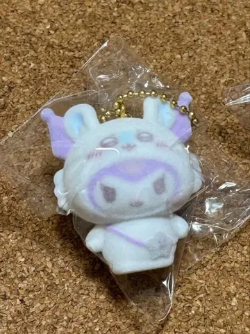 치이카와 x 산리오 시크릿 플로키 마스코트 참 쿠로미