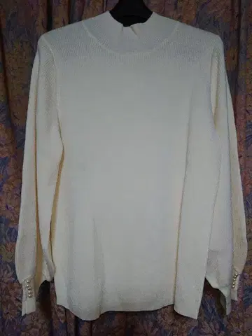 로즈 티아라 46 긴팔 스웨터 아이보리 컬러