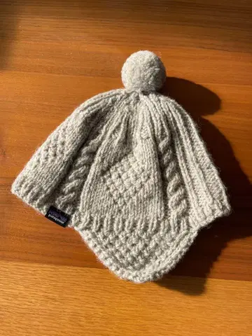Patagonia 그레이 케이블 짜임 니트 모자