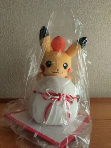 [ 미개봉 ] 포켓몬 센터 피카츄와 카가미모치 봉제 인형 설날 택 포함