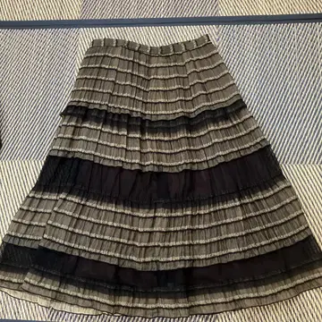 플레어 스커트 그레이와 블랙 스트라이프 11호