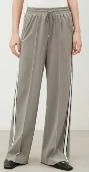 새상품급 milla owen 미라 오웬 허리밴딩 사이드 라인 저리 팬츠