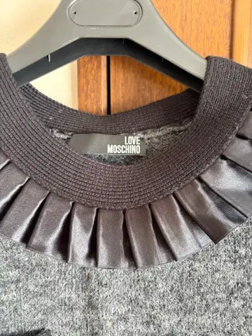 LOVE MOSCHINO 그레이 니트 원피스