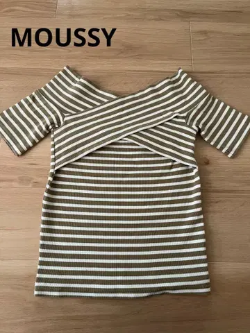 오프숄더 스트라이프 반팔 상의