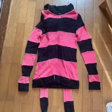 PEACE NOW 토끼 귀 후드 부착 스트라이프 니트