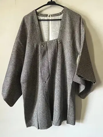 블랙과 화이트의 기하학 패턴 겉옷, 총 쥐어짜기, 사슴 무늬 순수 실크