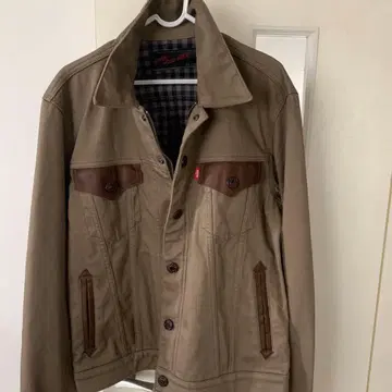 베이지 캐주얼 자켓 프론트 포켓 부착