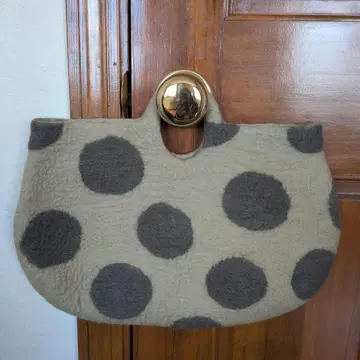 작가 우라타 유미코 펠트 백