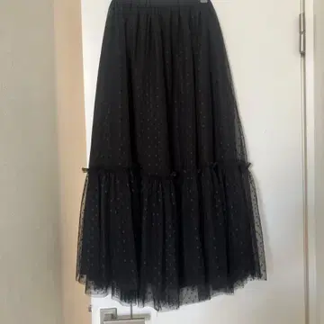 도트 무늬 플레어 롱 스커트 블랙