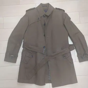 브라운 트렌치코트 허리 벨트 포함