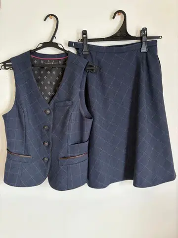 사무복 베스트 x 2, 스커트 x 2 세트