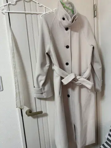 [ 새상품 미착용 ] GU L 사이즈 아이보리 벨트 포함 롱 코트