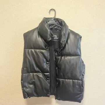 ZARA 블랙 다운 베스트 합성 피혁