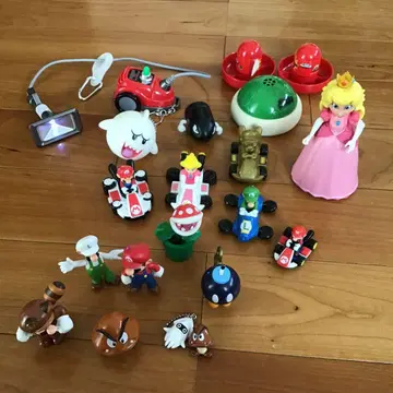 마리오 시리즈 피규어와 미니카 세트