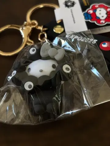 박람회장 한정판 블랙 미야쿠미야쿠 키링 산리오