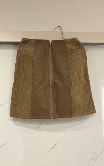 [ 미사용 택 포함 ] EVRIS 카키 스커트