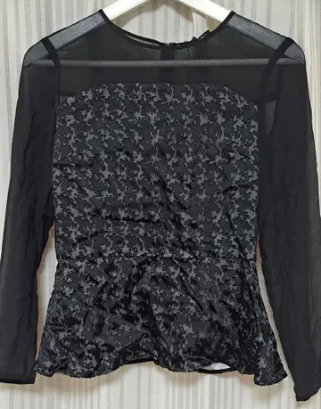 [ 택 포함 새상품 정가 42900 ] 블랙 시스루 상의 [ 베랄디 ]