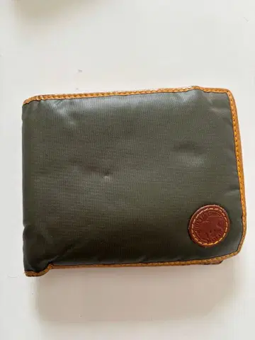 헌팅월드 올리브 그린 이단 접이식 지갑