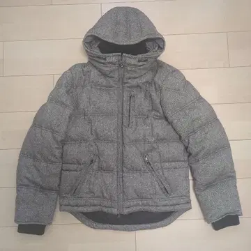 HOT PLUME 그레이 후드 부착 다운 자켓