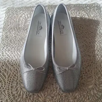 새상품 TEMPERATE 텐페레이트 40 실버 레인 슈즈 펌프스