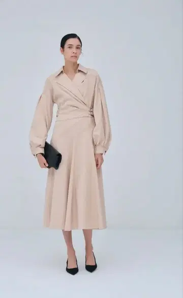 laubeblanc 비대칭 사이드 버클 드레스