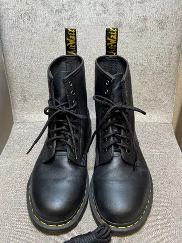 닥터마틴 1460 8홀 부츠 10072004