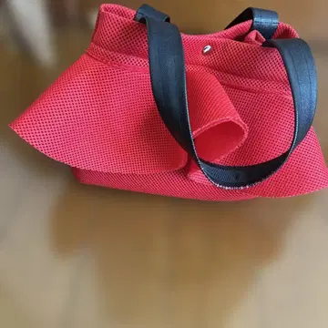 빨간색 메쉬 토트백 블랙 스트랩